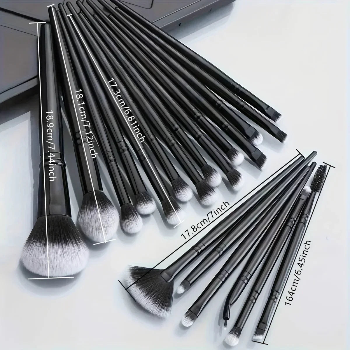 クラシックメイクブラシセット｜クリーム・パウダー・リキッド対応の多機能コスメブラシ - brushy