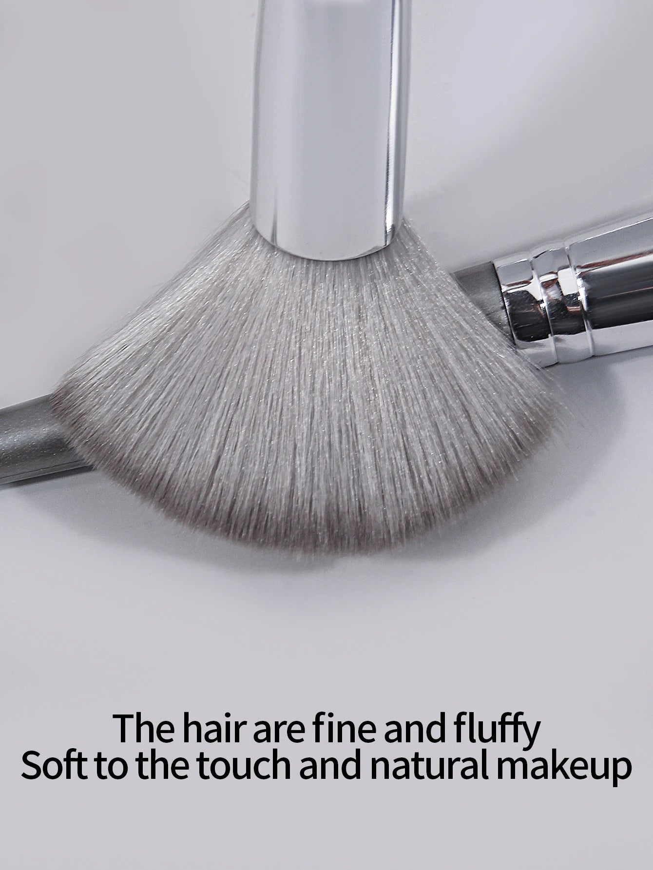 14本入り メイクブラシセット ＆ 両用メイクスポンジ2個 ＆ 三角フェイスパフ2個 - brushy