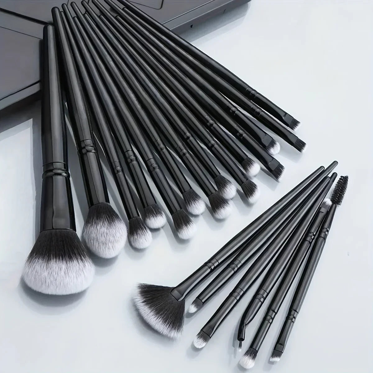 クラシックメイクブラシセット｜クリーム・パウダー・リキッド対応の多機能コスメブラシ - brushy