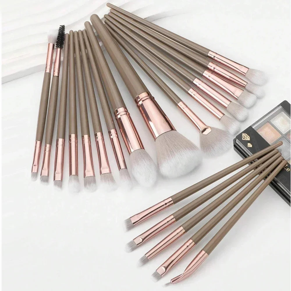 クラシックメイクブラシセット｜クリーム・パウダー・リキッド対応の多機能コスメブラシ - brushy