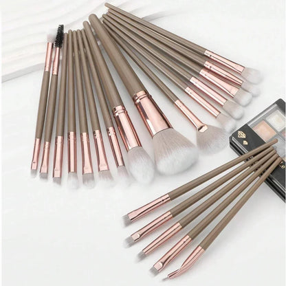 クラシックメイクブラシセット｜クリーム・パウダー・リキッド対応の多機能コスメブラシ - brushy