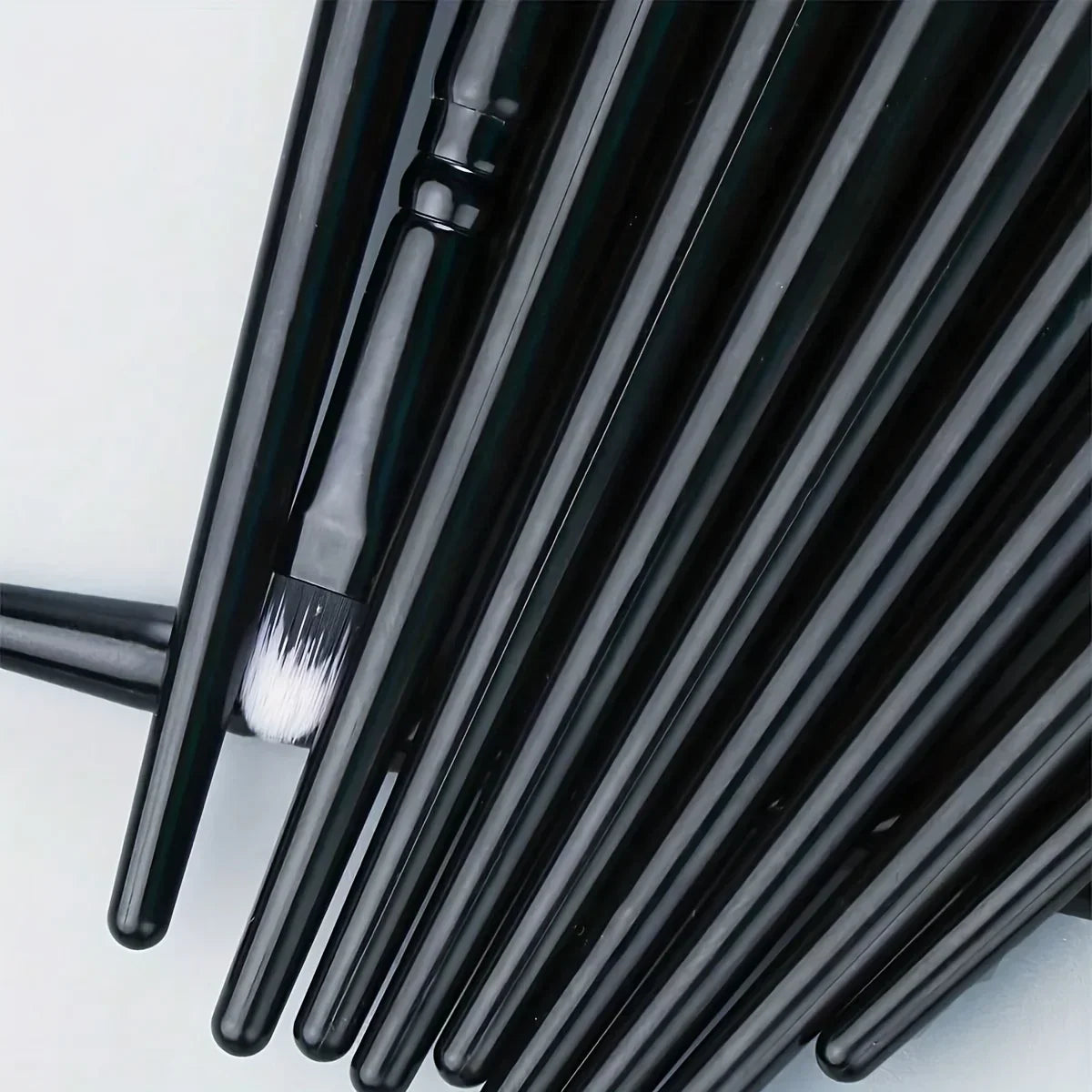 クラシックメイクブラシセット｜クリーム・パウダー・リキッド対応の多機能コスメブラシ - brushy