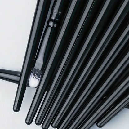 クラシックメイクブラシセット｜クリーム・パウダー・リキッド対応の多機能コスメブラシ - brushy