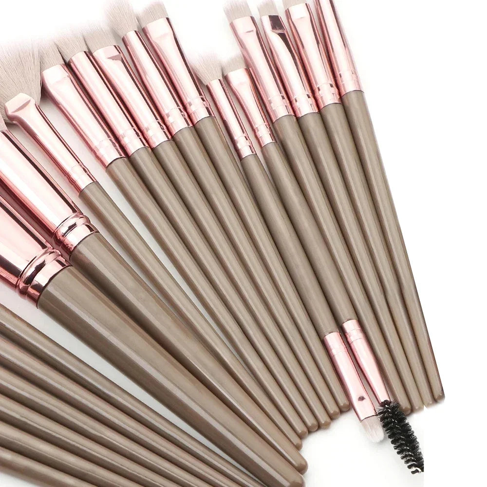 クラシックメイクブラシセット｜クリーム・パウダー・リキッド対応の多機能コスメブラシ - brushy